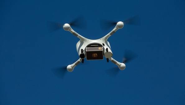 Amazon получил разрешение доставлять посылки дронами