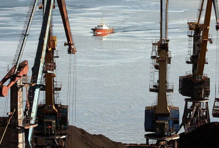 Зарубежный нефтяной танкер протаранил причал: стала известна сумма ущерба, нанесённого Приморскому торговому порту