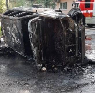 В Екатеринбурге перевернулся и взорвался Land Cruiser Prado