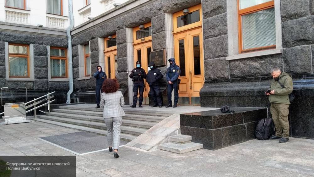 Мужчина с гранатой задержан в правительственном квартале Киева
