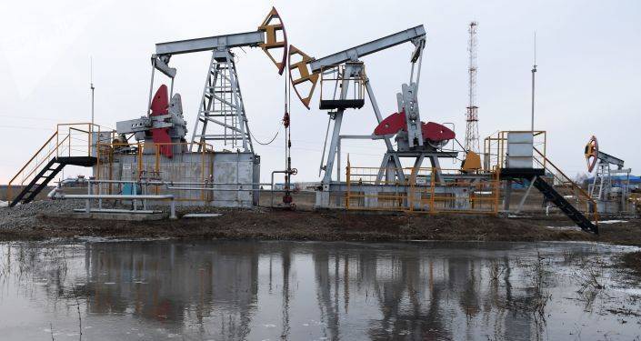 Мировые цены на нефть падают на данных о запасах в Соединенных Штатах