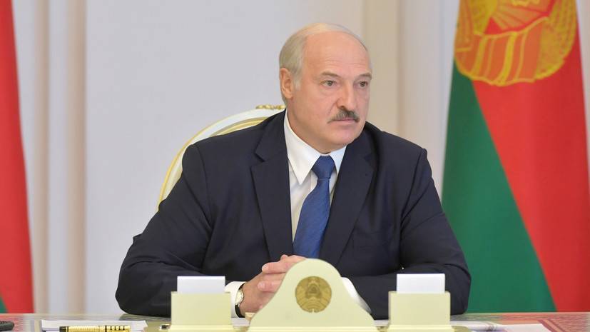 Лукашенко заявил, что не намерен «отдавать власть»