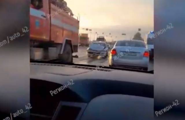 Опубликовано видео с места ДТП в Кемерове