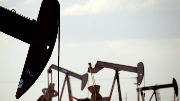 Коммерческие запасы нефти в США неожиданно выросли