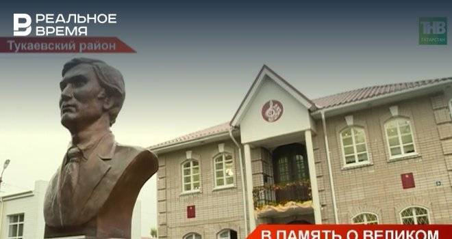 На родине Ильгама Шакирова открыли памятник певцу — видео