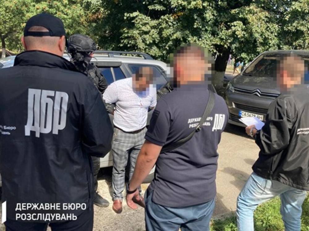 В Черкасской области СБУ поймала на взятке полицейского и сотрудника прокуратуры, «крышевавших» незаконный игорный бизнес