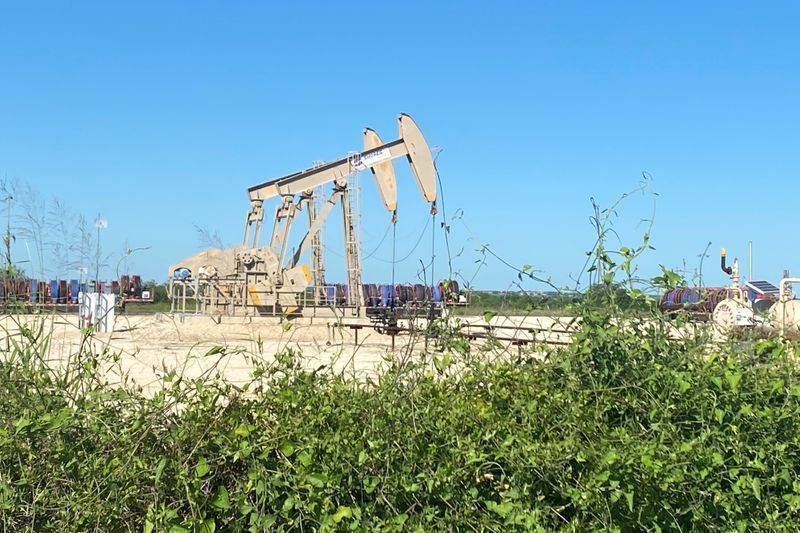 Запасы нефти в США неожиданно выросли за неделю на 2 млн барр​​ -- EIA