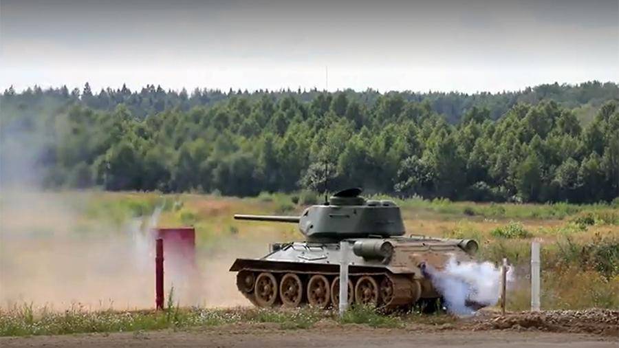 Появилось видео боевых стрельб танков Т-34 под Москвой