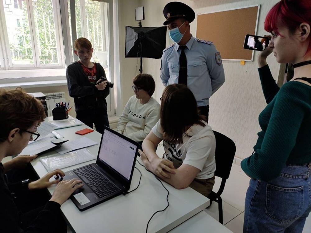 В Кургане полиция изъяла в штабе Навального выборные документы
