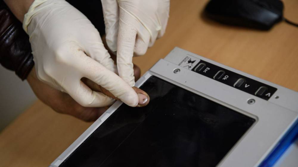МВД предложило снимать отпечатки пальцев у всех живущих в России иностранцев