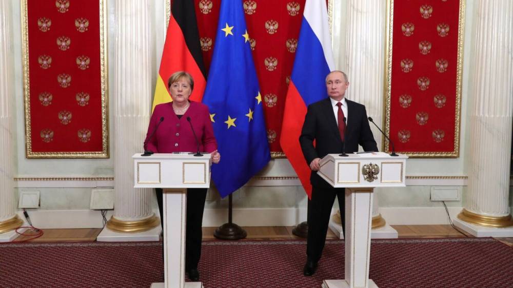 Песков рассказал, планируется ли разговор Путина и Меркель