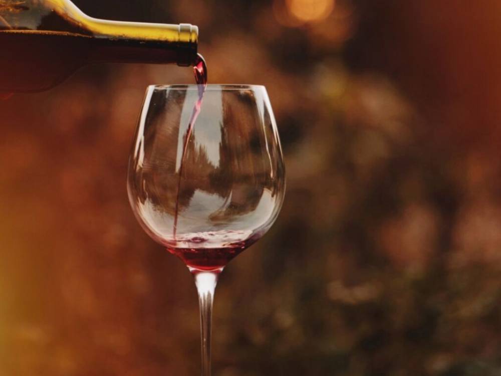 Бокал вина поможет женщинам жить дольше – ученые