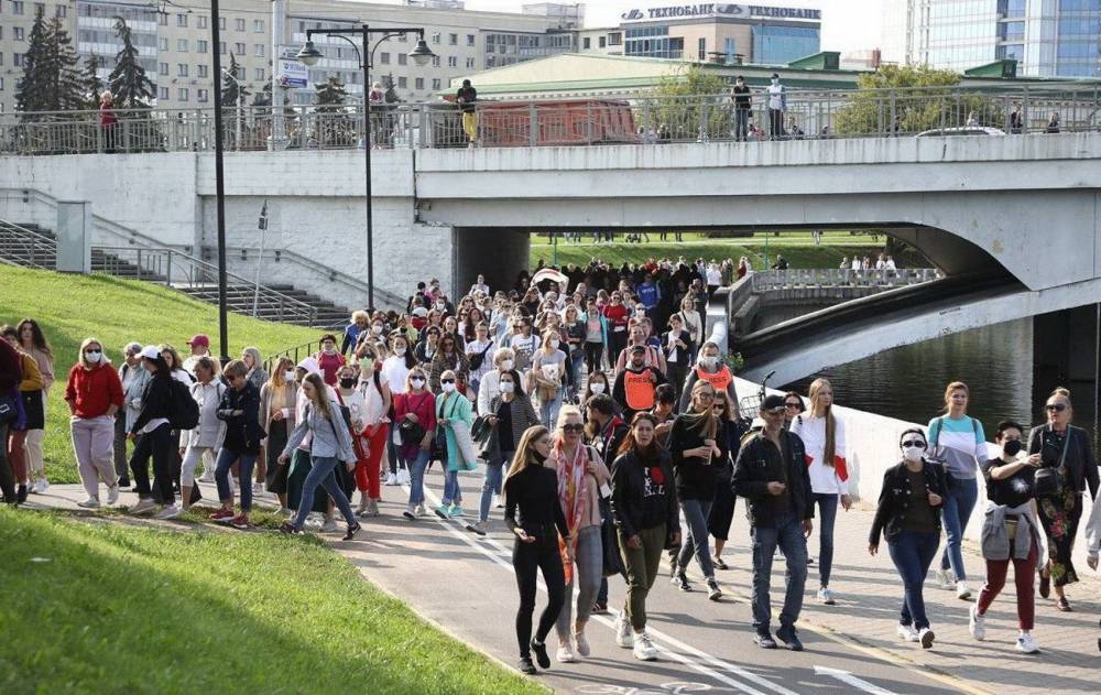 На женский марш в Минске вышли несколько тысяч участниц