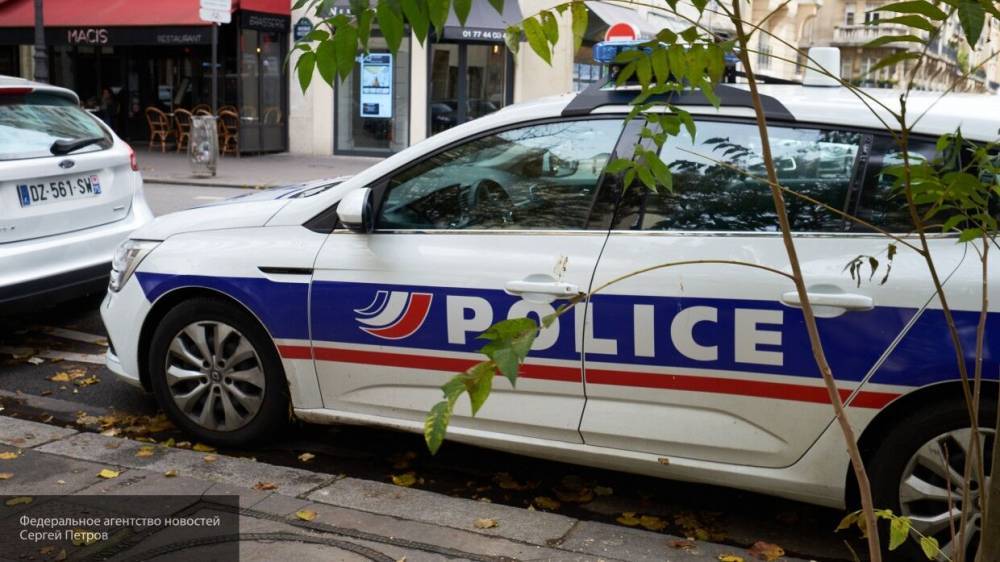 Полиция Франции применяет против демонстрантов дубинки и слезоточивый газ