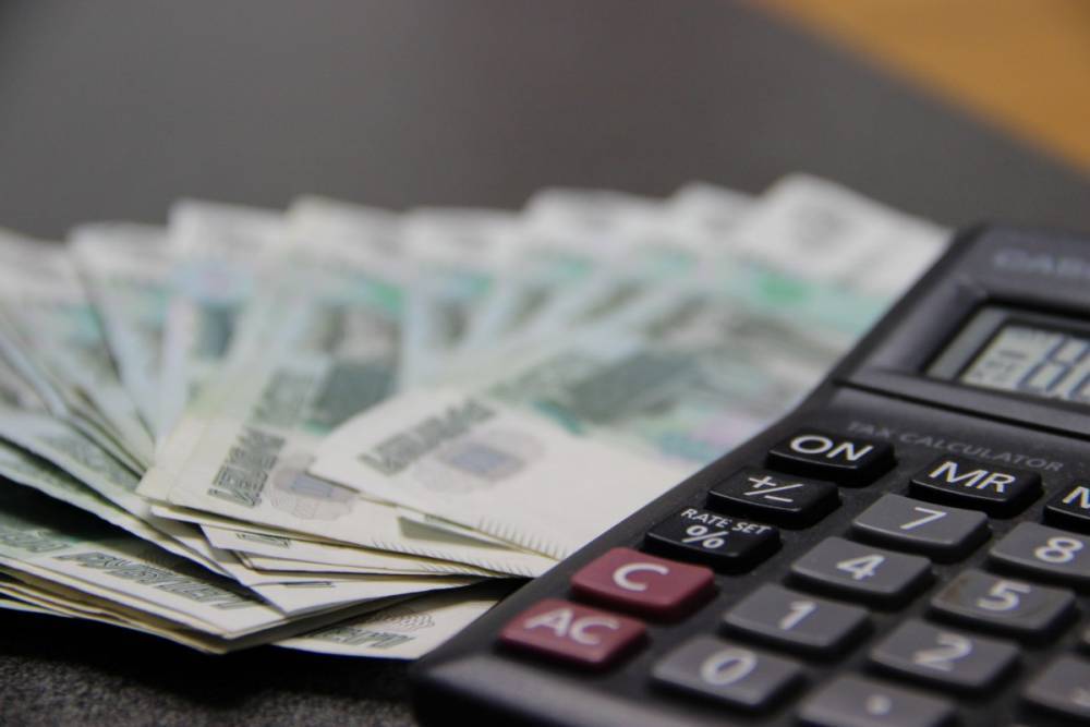 На выплаты соцработникам выделят еще 1,9 млрд рублей