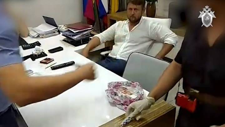 СК показал видео задержания депутата, попавшегося на мошенничестве с выборами