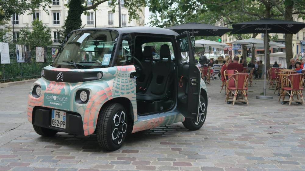 Автопроизводитель "Ситроен" выпустил мини-электромобиль, которым могут управлять несовершеннолетние без прав - фото