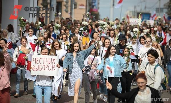 На протестную акцию в центре Минска собралось более 100 тысяч человек
