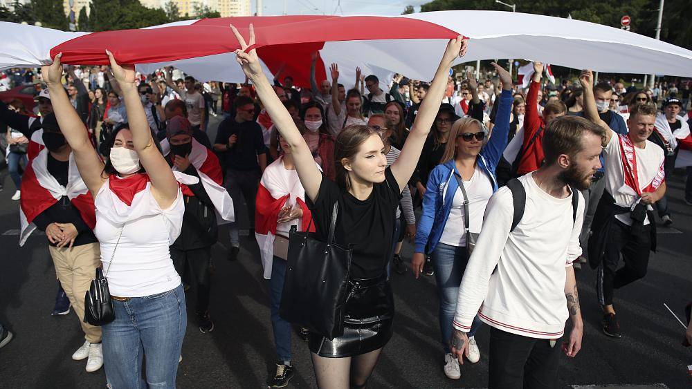 "Марш героев" в Минске: десятки тысяч участников, сотни задержанных