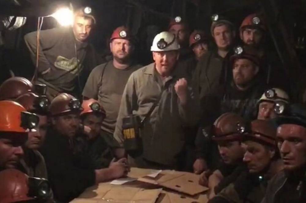 "Получают меньше, чем охранники в АТБ". Горняки шахт Коломойского и Ахметова 11 день продолжают забастовку