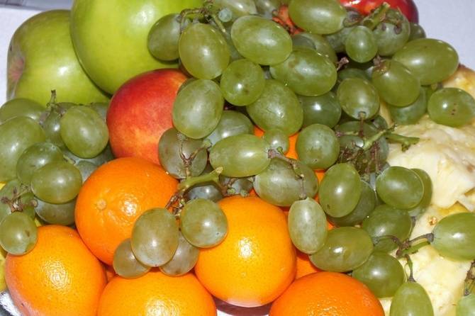 Теряют сладость: россиянам объяснили правила хранения фруктов и ягод