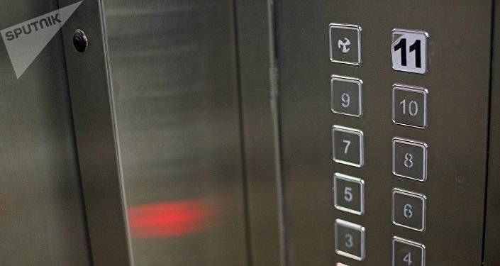 В Тбилиси в одном из домов сорвался лифт, в котором находились шесть человек