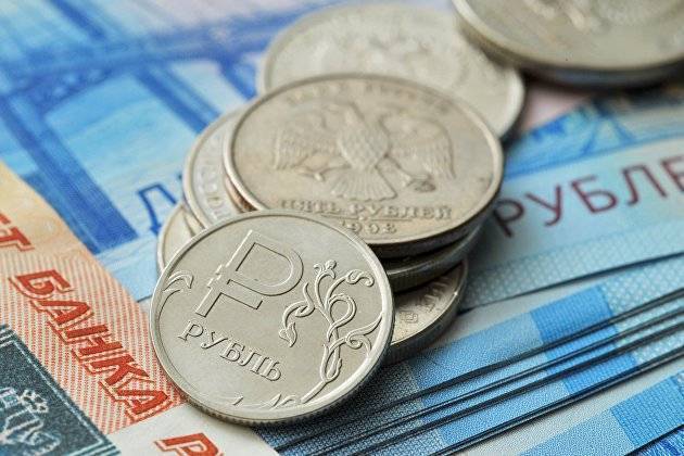 Средневзвешенный курс доллара снизился до 74,71 рубля