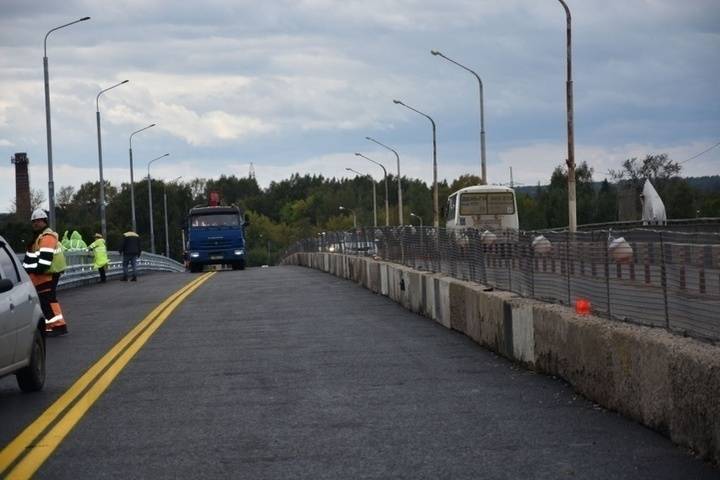 Мост через Кострому открыт для движения, но его ремонт продолжается