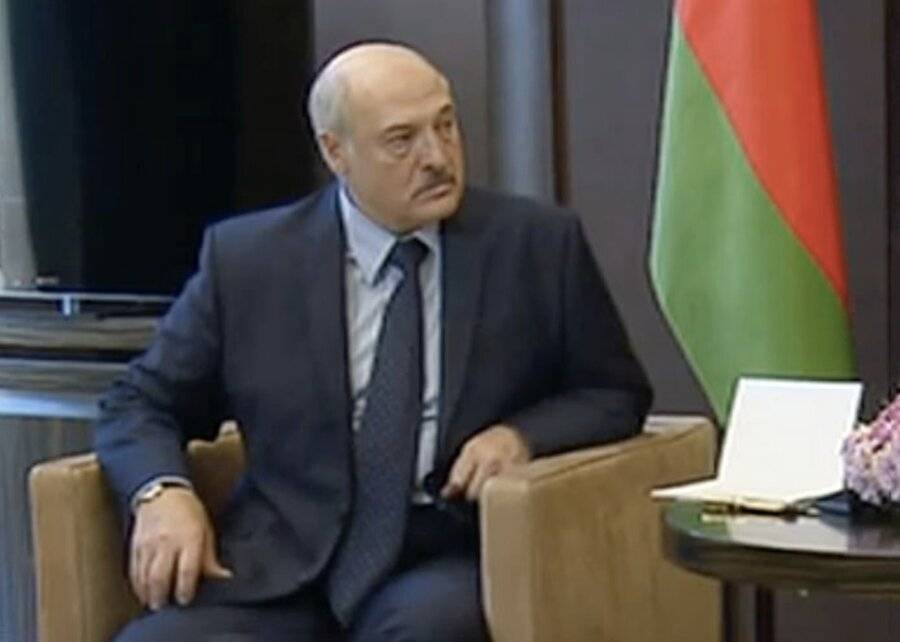 Лукашенко поблагодарил Россию за обеспечение Белоруссии вакциной от COVID-19