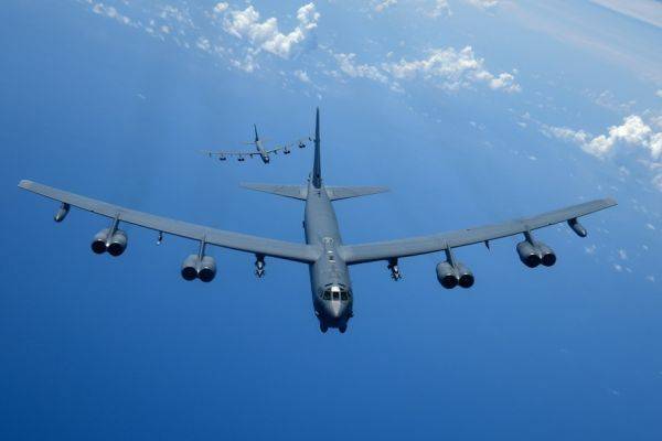 Стратегические бомбардировщики США «прописались» в небе Украины