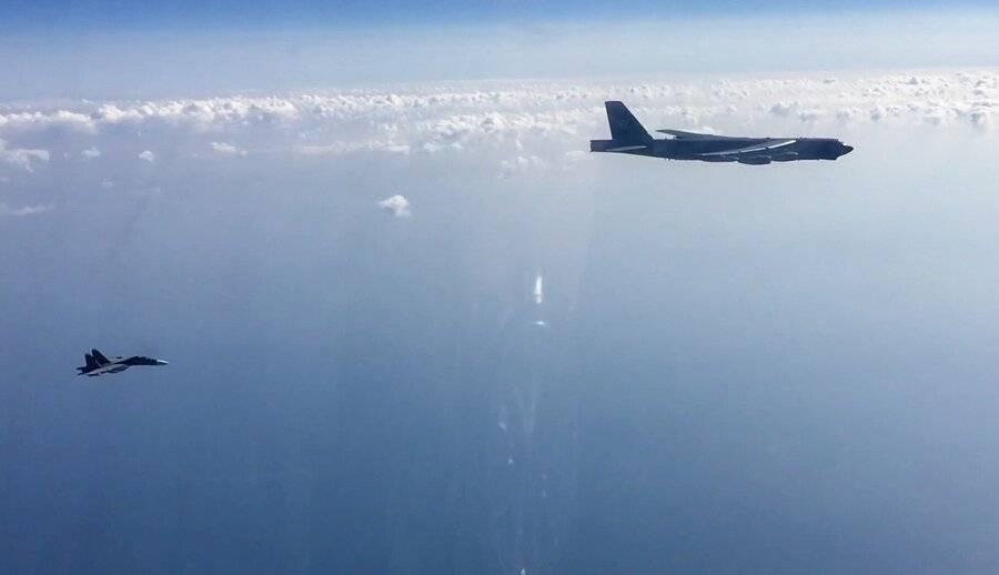 Истребители РФ перехватили три американских самолета над Черным морем
