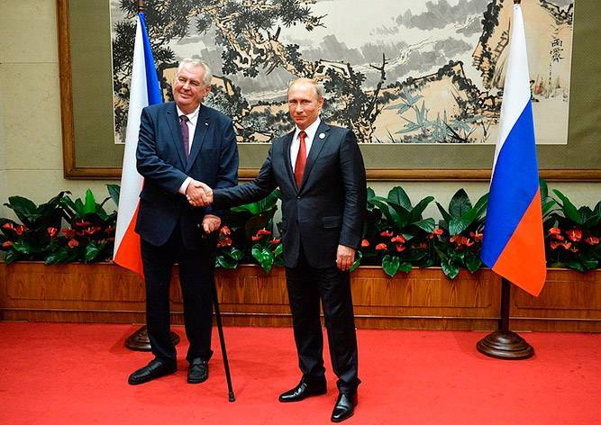 Президент Чехии предложил организовать встречу Путина и Трампа в Праге