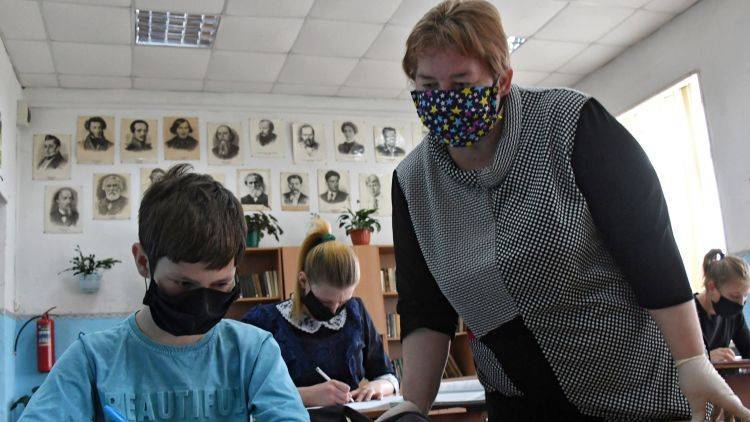 Школы и предприятия Крыма не закроют из-за COVID-19 - Аксенов