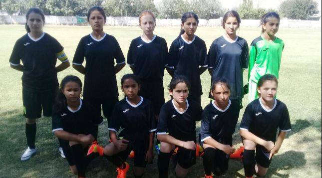 На старт первенства Таджикистана среди девушек до 15 лет вышли 10 команд