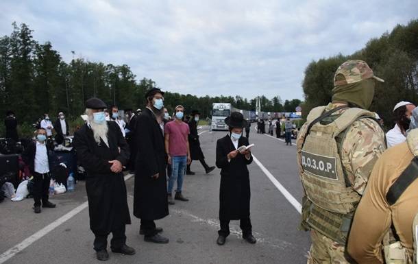 Зеленский провел совещание по застрявшим на белорусской границе хасидам