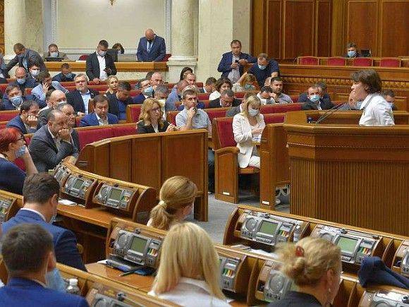 Верховная рада Украины минимальным большинством голосов признала выборы в Белоруссии нечестными