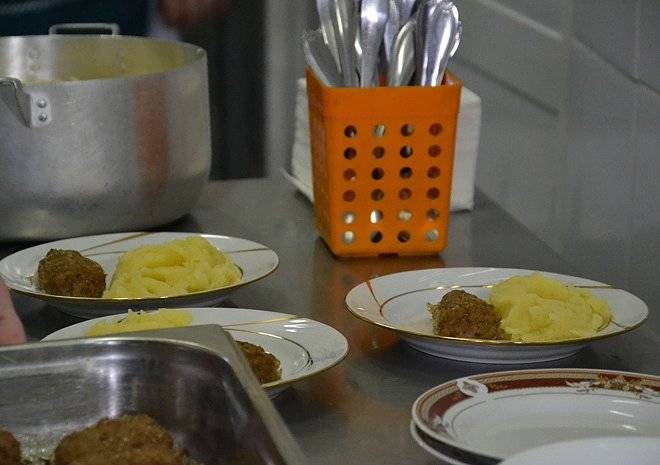 В Рязани потратят 35 млн рублей на бесплатное питание школьников