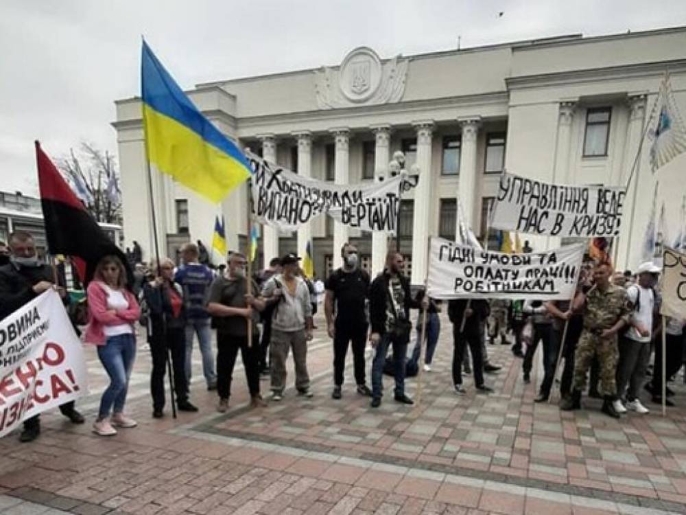 Забастовка шахтеров в Кривом Роге повлияет на результат на выборах в родном городе президента – политолог