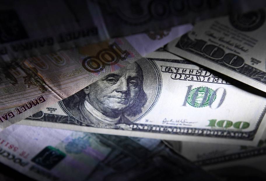 Курс доллара: в Сбербанке дали прогноз по рублю на конец этого года