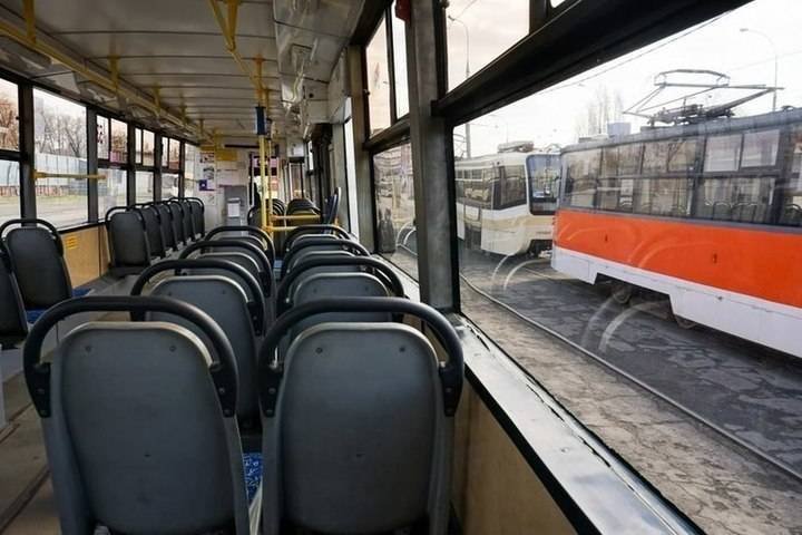 В Краснодаре полиция ищет подростков, избивших кондуктора трамвая