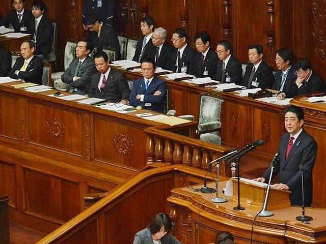 Японское правительство в полном составе уходит в отставку перед назначением нового премьера