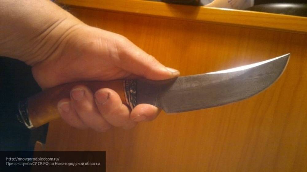 Злоумышленник напал с ножом на торгового представителя в Петербурге