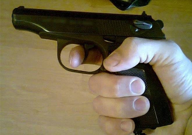 В Рязани пьяный мужчина угрожал застрелить молодую мать