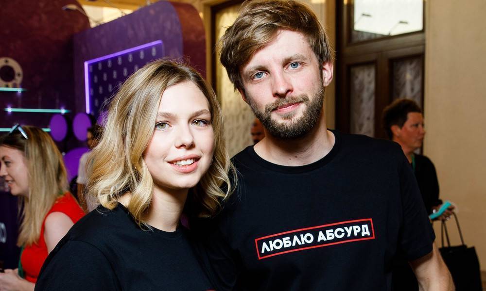 Два месяца назад ставшая мамой Таисия Вилкова поддержала супруга на премьере в рамках «Кинотавра»