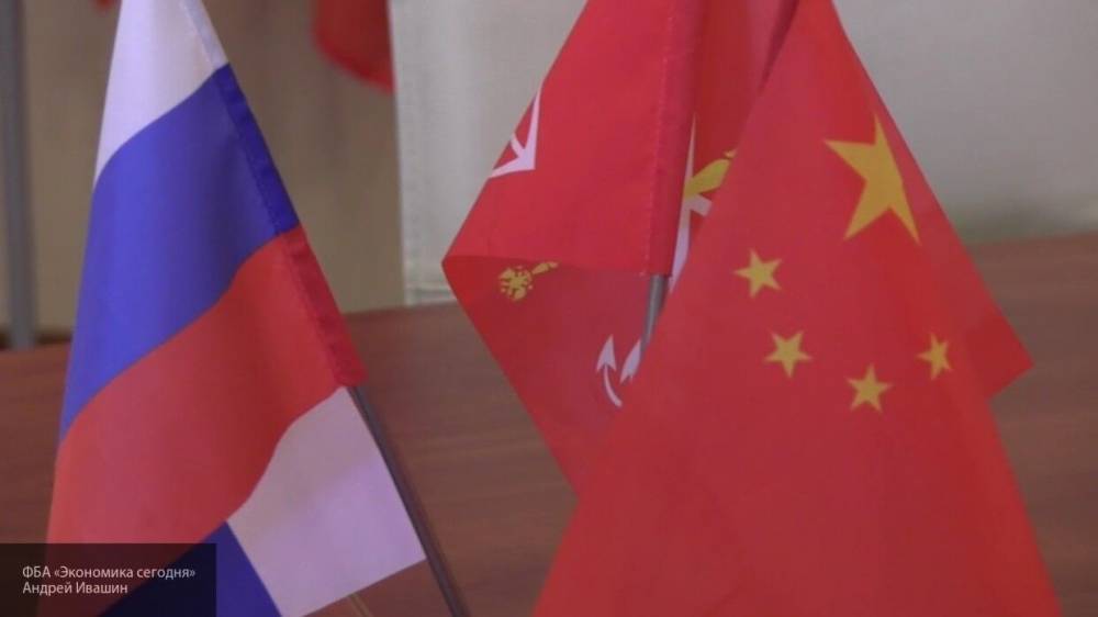 Глава МИД Китая сообщил о "прочной как скала" связи Пекина и Москвы