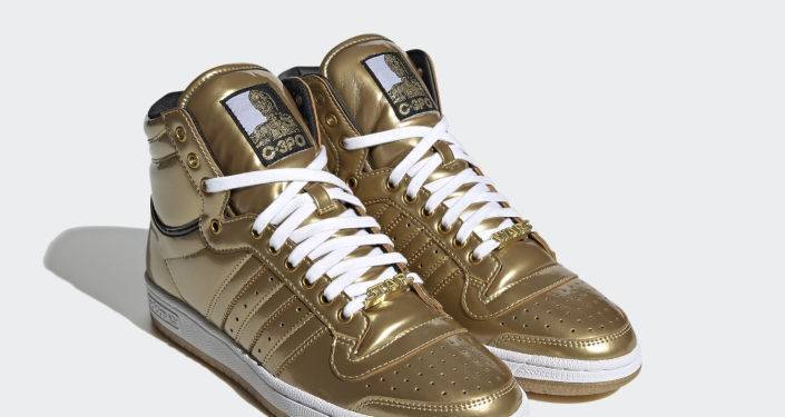 Инвестиция в гардероб: золотые кроссовки Adidas, посвященные дроиду из «Звездных войн»