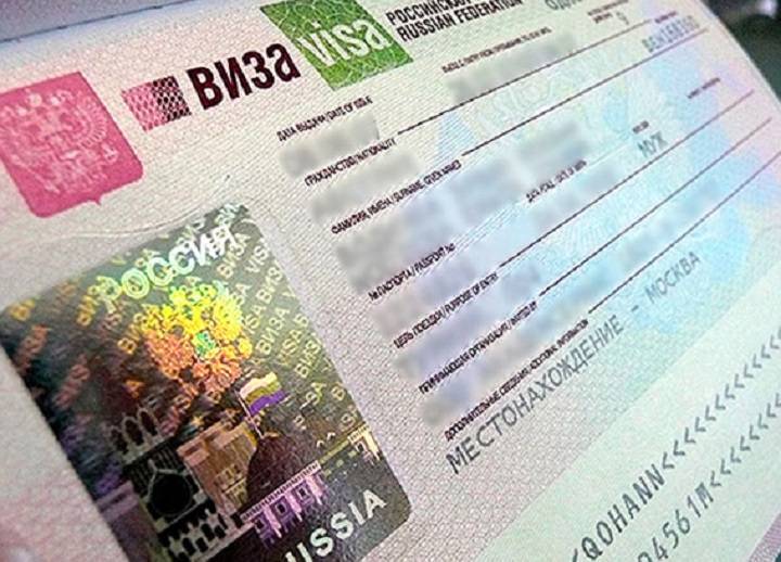Дадут визу сразу на год: упрощен въезд в Россию для иностранцев - родственников россиян