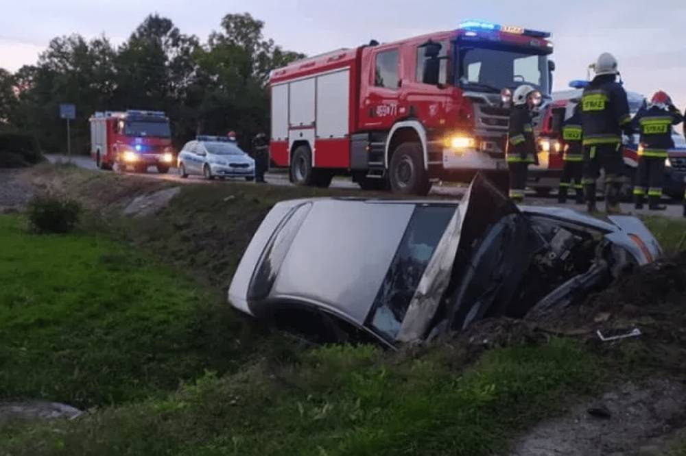 В Польше пьяный украинец хотел купить машину, но во время тест-драйва разбил ее
