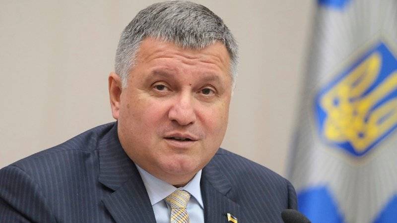 «Попейте водички» – Глава МВД Украины грубо обозвал Лукашенко