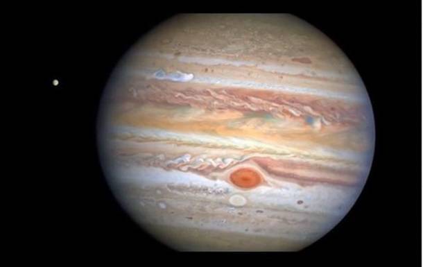 NASA зафиксировало на Юпитере шторм, способный поглотить Землю